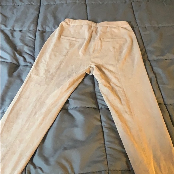 Faux suede leggings- 90% polyester 10% spandex - Picture 3 of 3